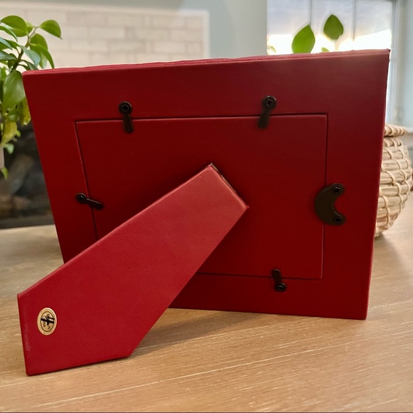 🦋 5/$25 BUNDLE • Red Faux Leather Table Top Picture Frame with White Stitching - Picture 2 of 2
